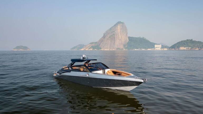 Azov 380 Luxo